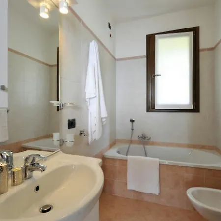 Borgo La Sorgente - Erica גראבדונה